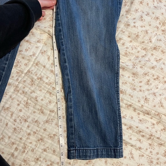 GAP Women's blue Jean capris - Picture 7 of 7